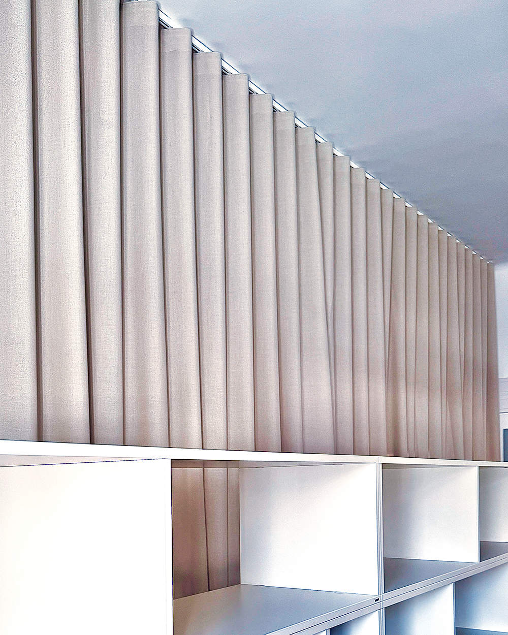 Großflächige Anlage über sechs Meter Breite