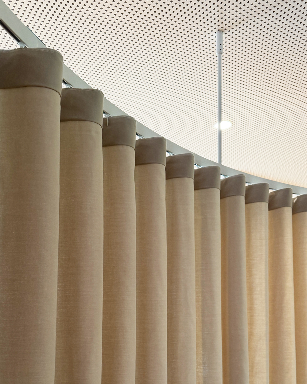 Multi-Bereich — flexible textile Trennung bei voller Offenheit